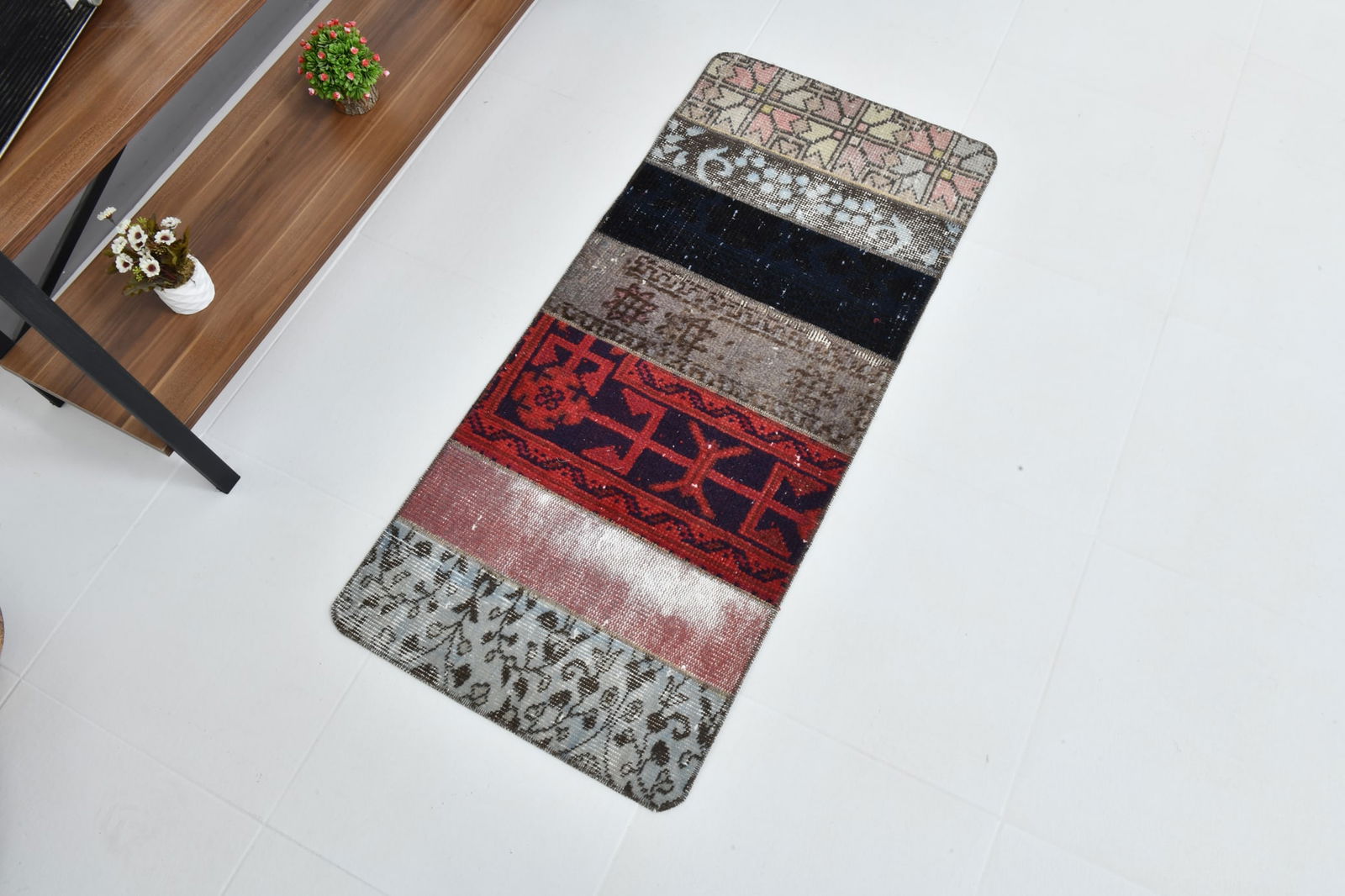 1'8'' x 3'10'' Decorative Vintage Rug - 22665 - 4