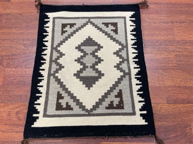 Antique American Native Navajo Rug-5266: Title:Antique American Native Navajo Rug-5266Description:A geometric American Native Navajo rug from southwestern USA, size 16.5 inches by 21 inches, excellnt condition with a good pile through. All