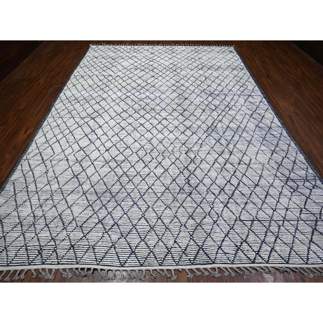 Spare White Hand Knotted Moroccan Weave 100% Wool Oriental Rug - 2