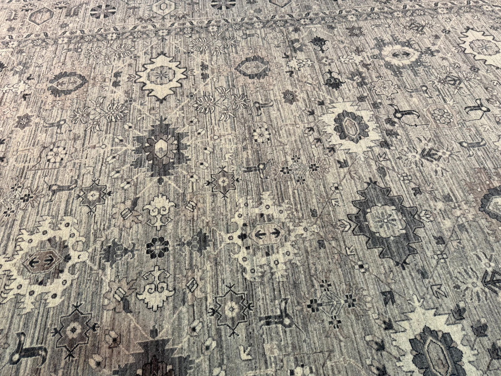 Magnificent Mahal Rug 9.1x12' - 2