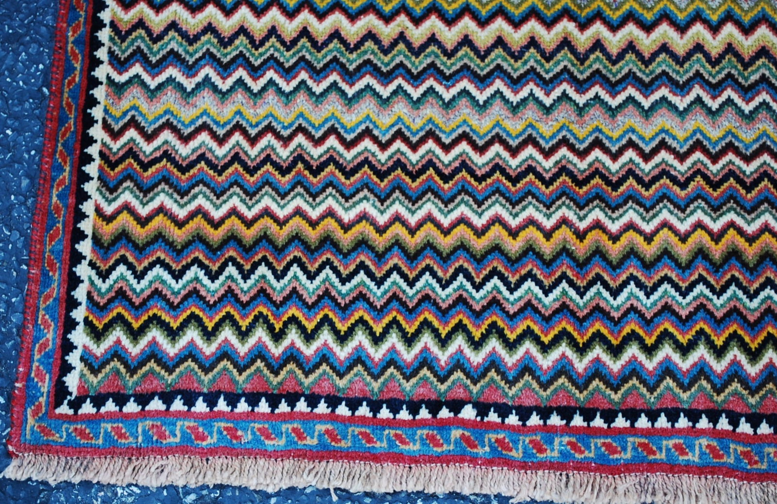 PERSIAN SHIRAZ RUG 3' 2" X 4' 9" - 3