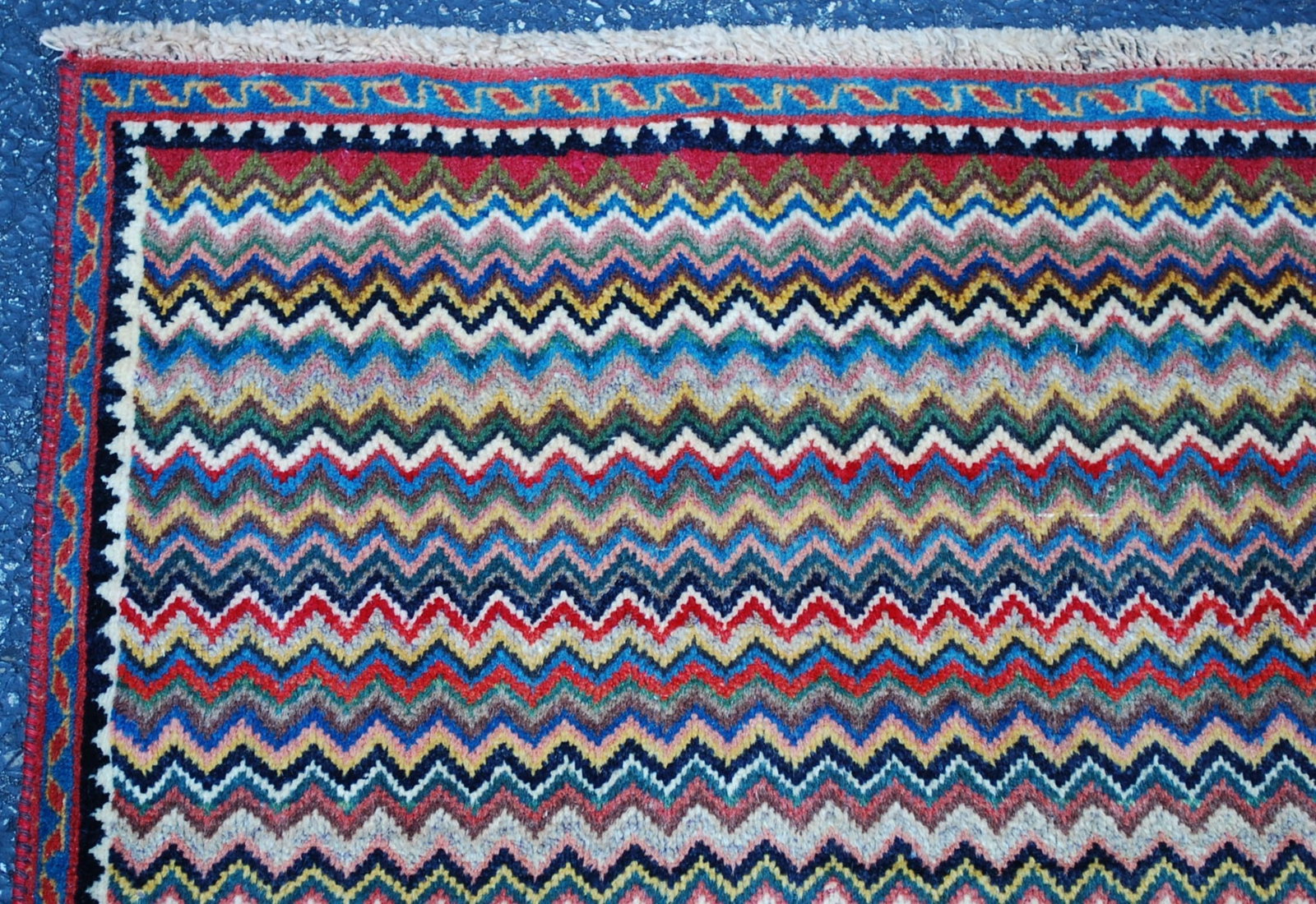 PERSIAN SHIRAZ RUG 3' 2" X 4' 9" - 4