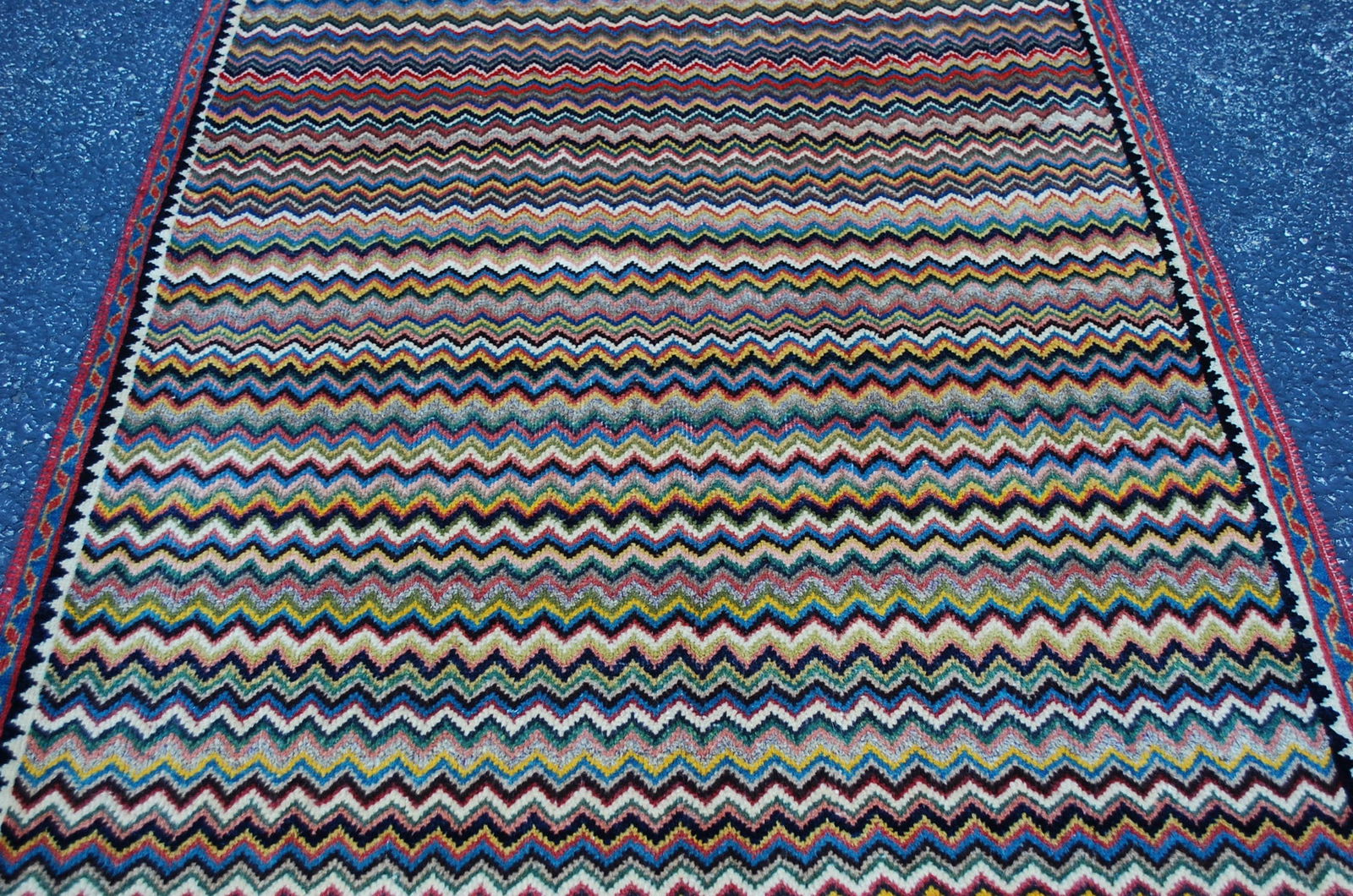 PERSIAN SHIRAZ RUG 3' 2" X 4' 9" - 7