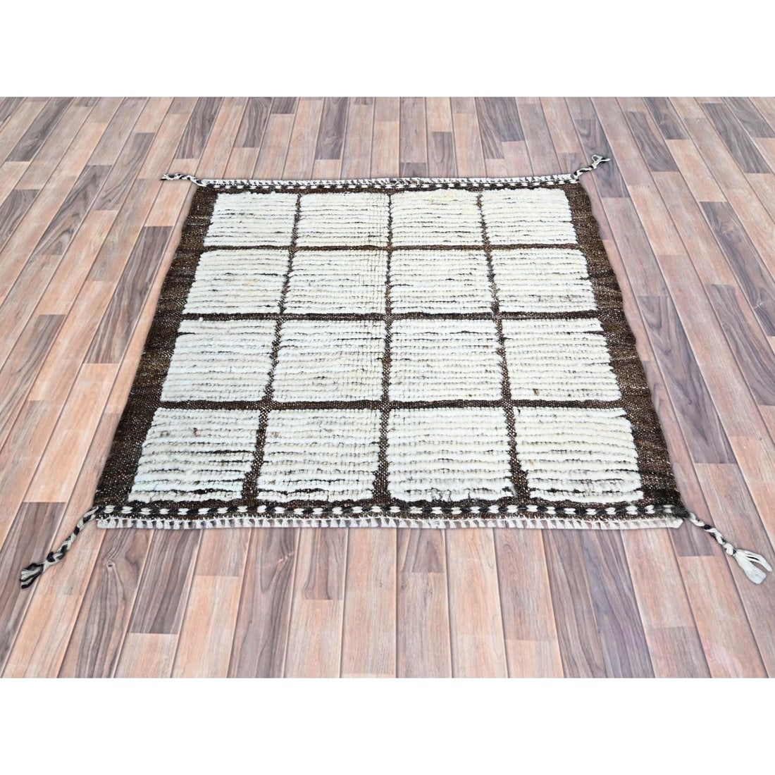 White Natural Wool Moroccan Weave Grid Design Sample Hand Knotted Rug - 2
