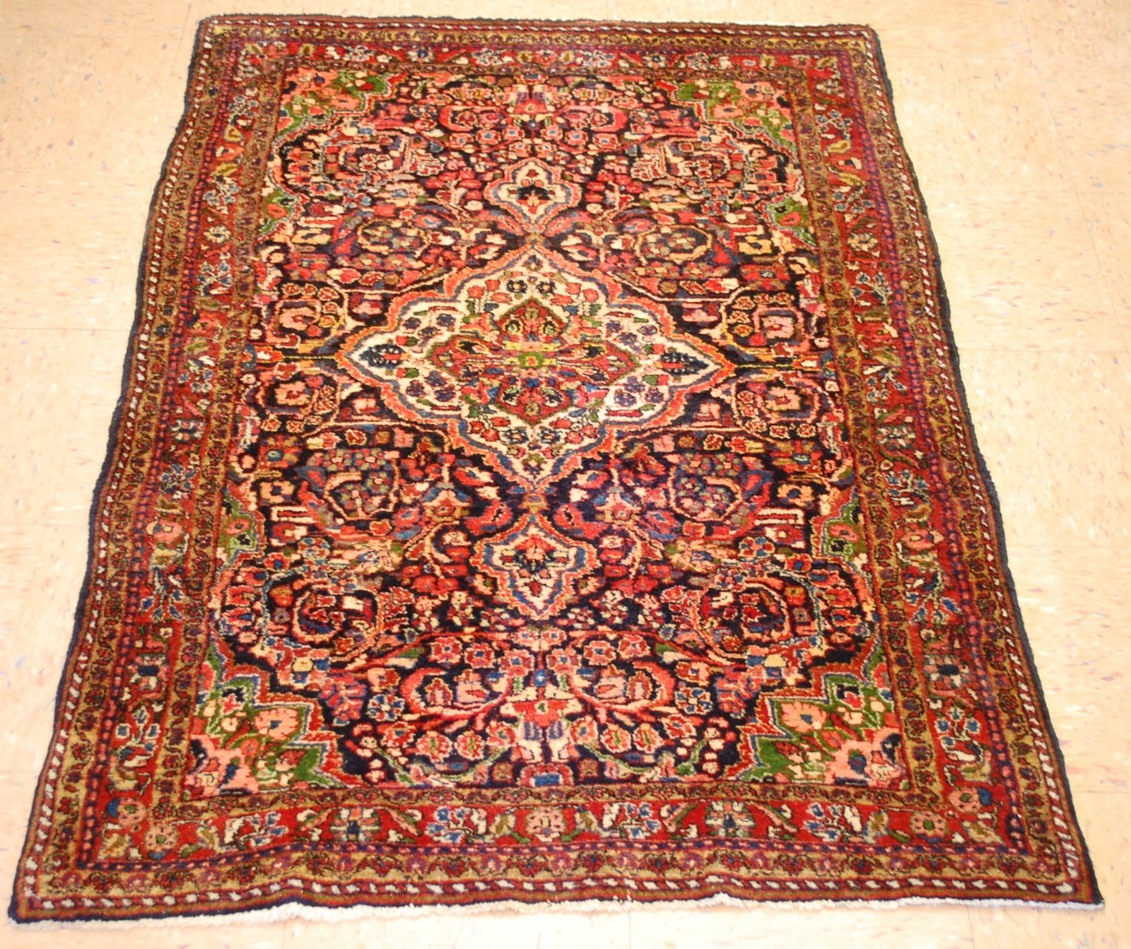 Persian SARUK RUG 3.3x4.8: Title: Persian SARUK RUG 3.3x4.8 Description:OLD,ANTIQUE WITH AMAZING COLOR COMBINATION KORK WOOL_HIGH KPSI AUTHENTIC HAND KNOTTED Persian SARUK FARAKHAN RUG.........size is 3' 3" x 4' 8"..........Mag