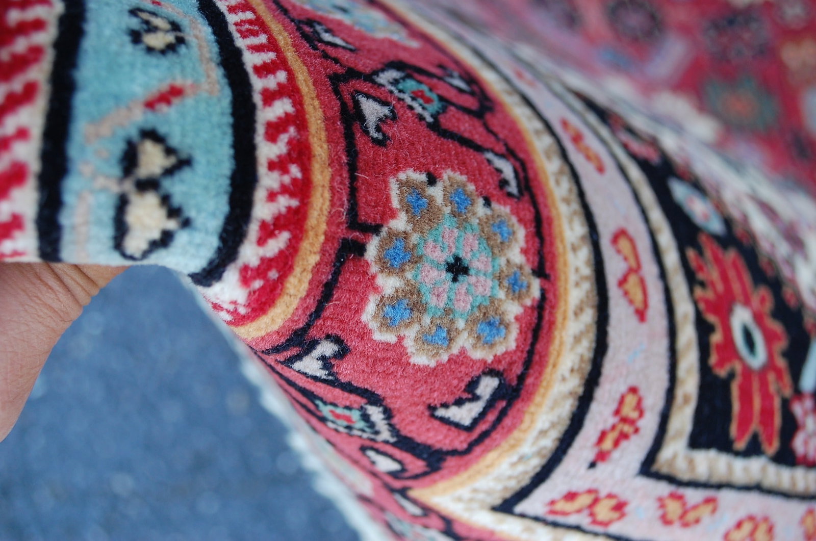 PERSIAN SHERAZ RUG 3'3" X 4'10" - 11