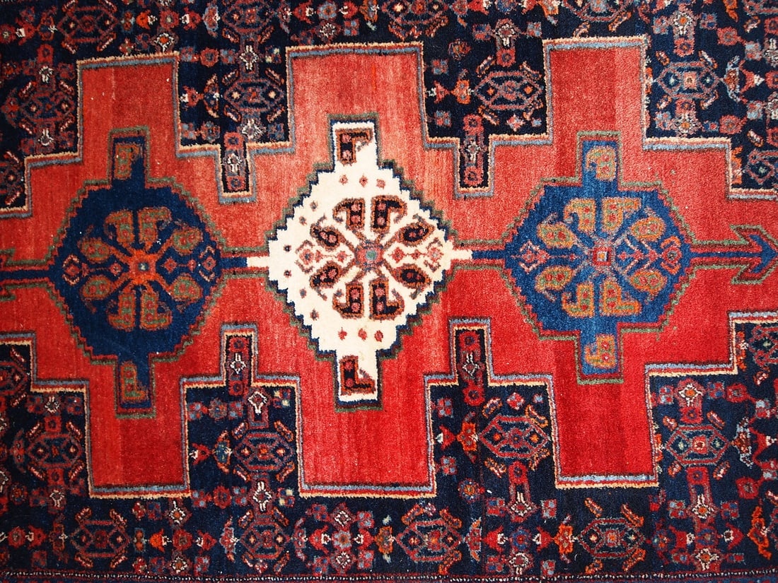Handmade vintage Persian Senneh rug 3.9' x 5.5' (119cm x 169cm) 1960s - 2