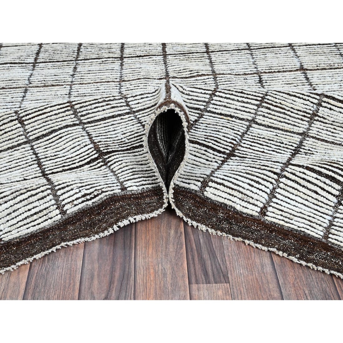 Daisy White Moroccan Weave with Box Design Hand Knotted Pure Wool Rug - 5