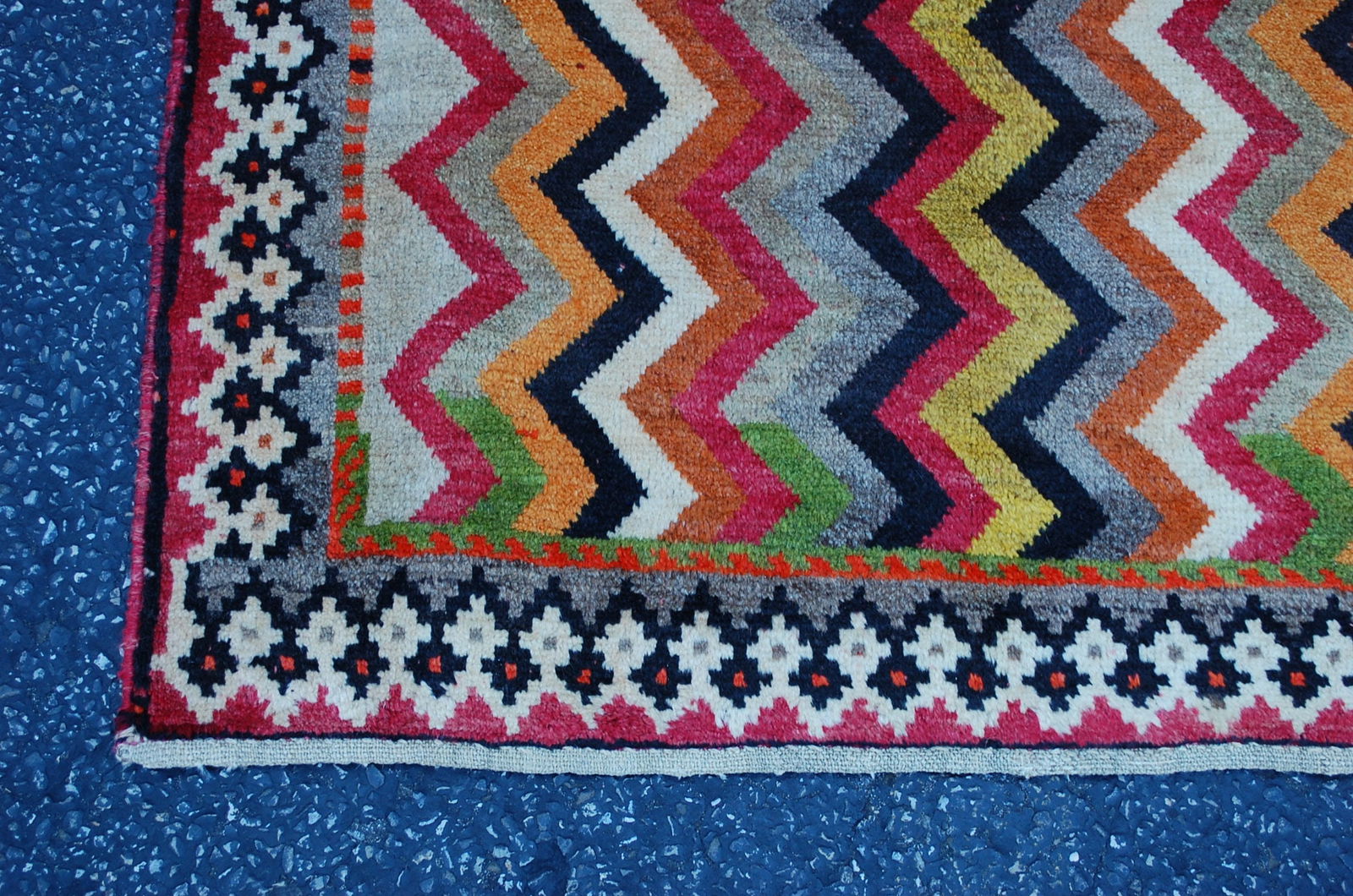 Persian SHIRAZ RUG 3' 8" X 6' 7" - 3