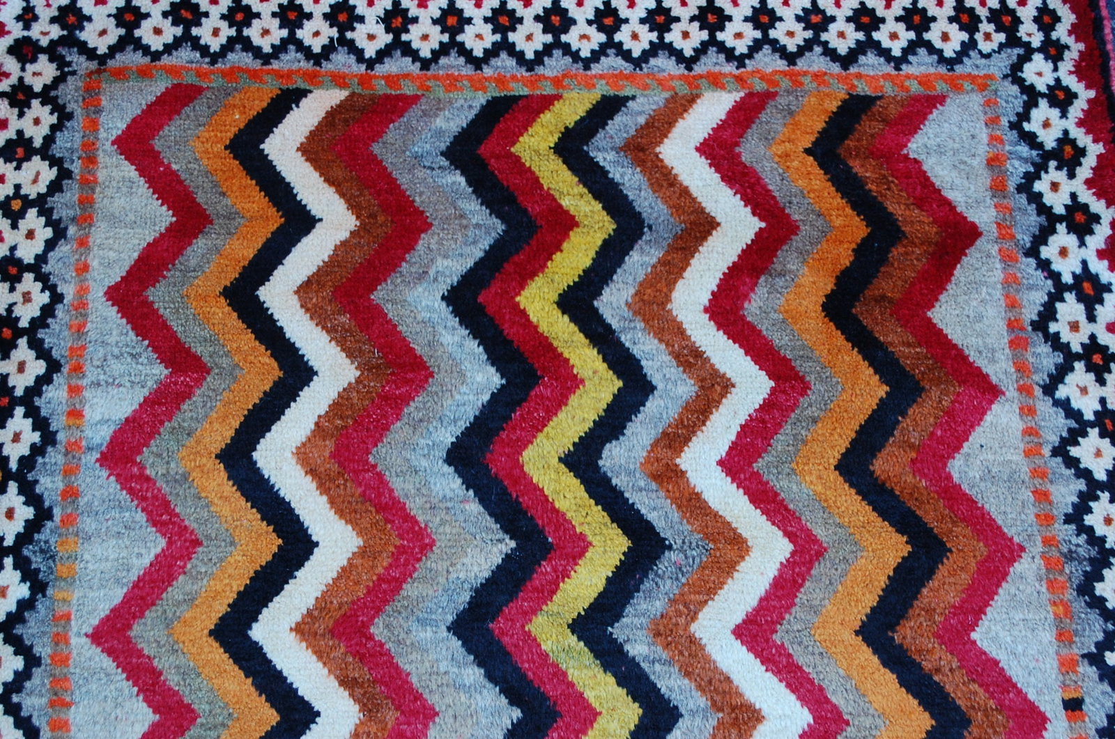 Persian SHIRAZ RUG 3' 8" X 6' 7" - 6