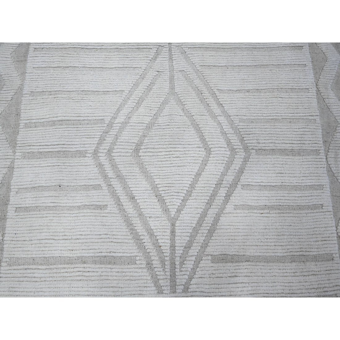 Ivory Hand Knotted Wool Moroccan Weave Embossed Pile Oriental Rug - 8