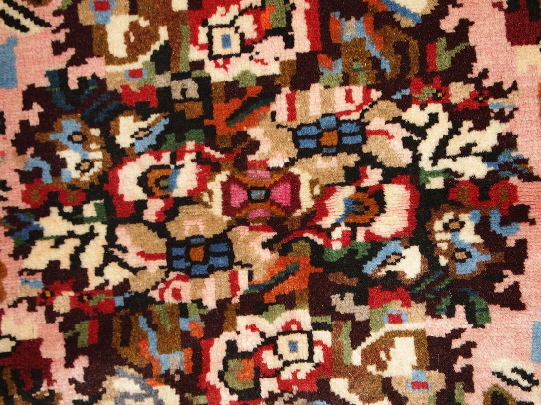 Handmade vintage Persian Bakhtiari rug 3.7' x 4.9' ( 114cm x 152cm ) 1970 - 9