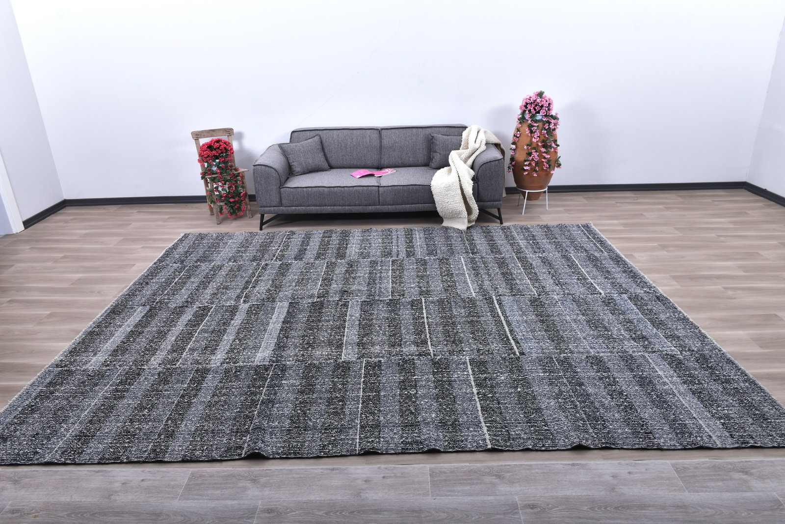 9'4'' x 12'3'' Turkish Handmade Kilim Rug - 241373: Title: 9'4'' x 12'3'' Turkish Handmade Kilim Rug - 241373 Description:9'4'' x 12'3'' Turkish Handmade Kilim Rug - 241373 Origin:Turkiye Date/Period:1960-90 Materials:Wool,Cotton Dimension:9'4''x12'3''