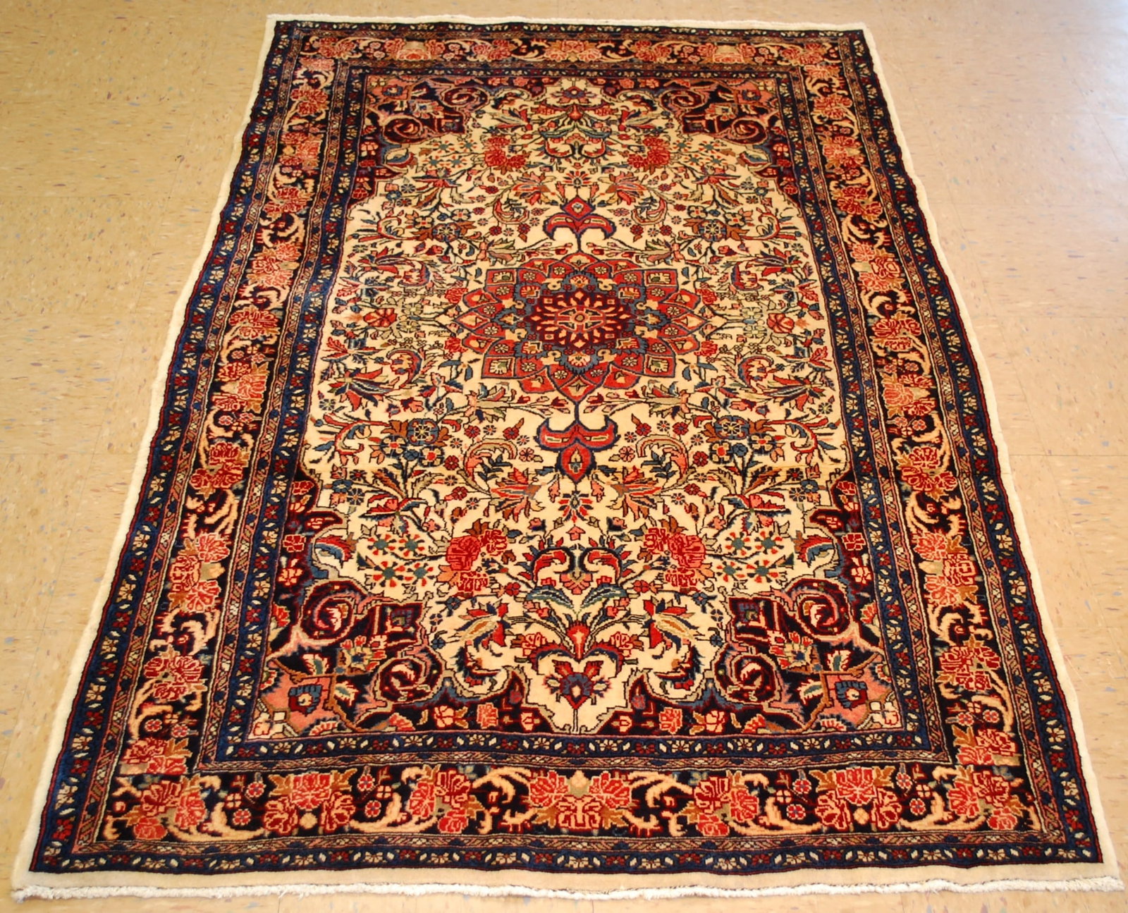 PERSIAN BIJAR RUG 3.3x6.2: Title: PERSIAN BIJAR RUG 3.3x6.2 Description:OLD,ANTIQUE HIGHLY DETAILED FINE KORK WOOL_HIGH KPSI AUTHENTIC HANDKNOTTED PERSIAN BEJAR RUG.........Highly detailed Floral design pattern surounded by a b