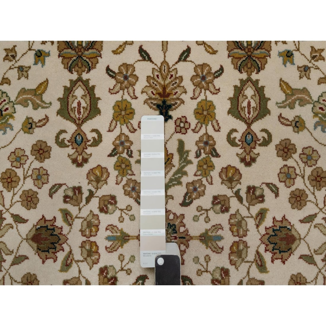 Swan White 300 KPSI New Zealand Wool Kashan Design Hand Knotted Rug - 4