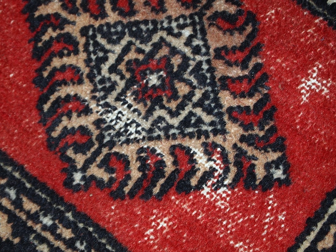 Handmade vintage Pakistani Lahore distressed rug 1.4' x 1.9' (45cm x 58cm) 1970s - 3