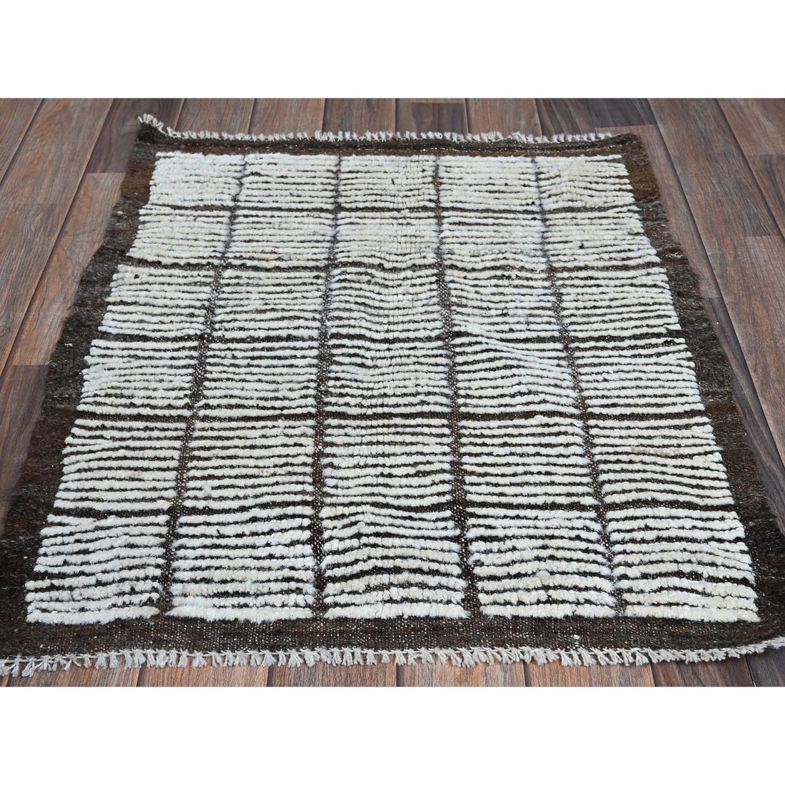 Daisy White Moroccan Weave with Grid Design Hand Knotted Wool Mat Rug - 2