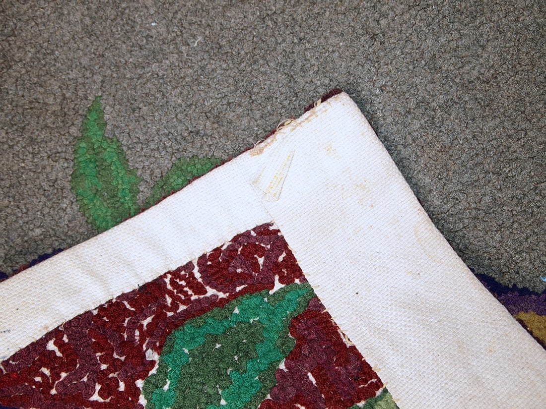 Handmade antique American hooked rug 2' x 3.3' ( 64cm x 102cm ) 1920s - 7