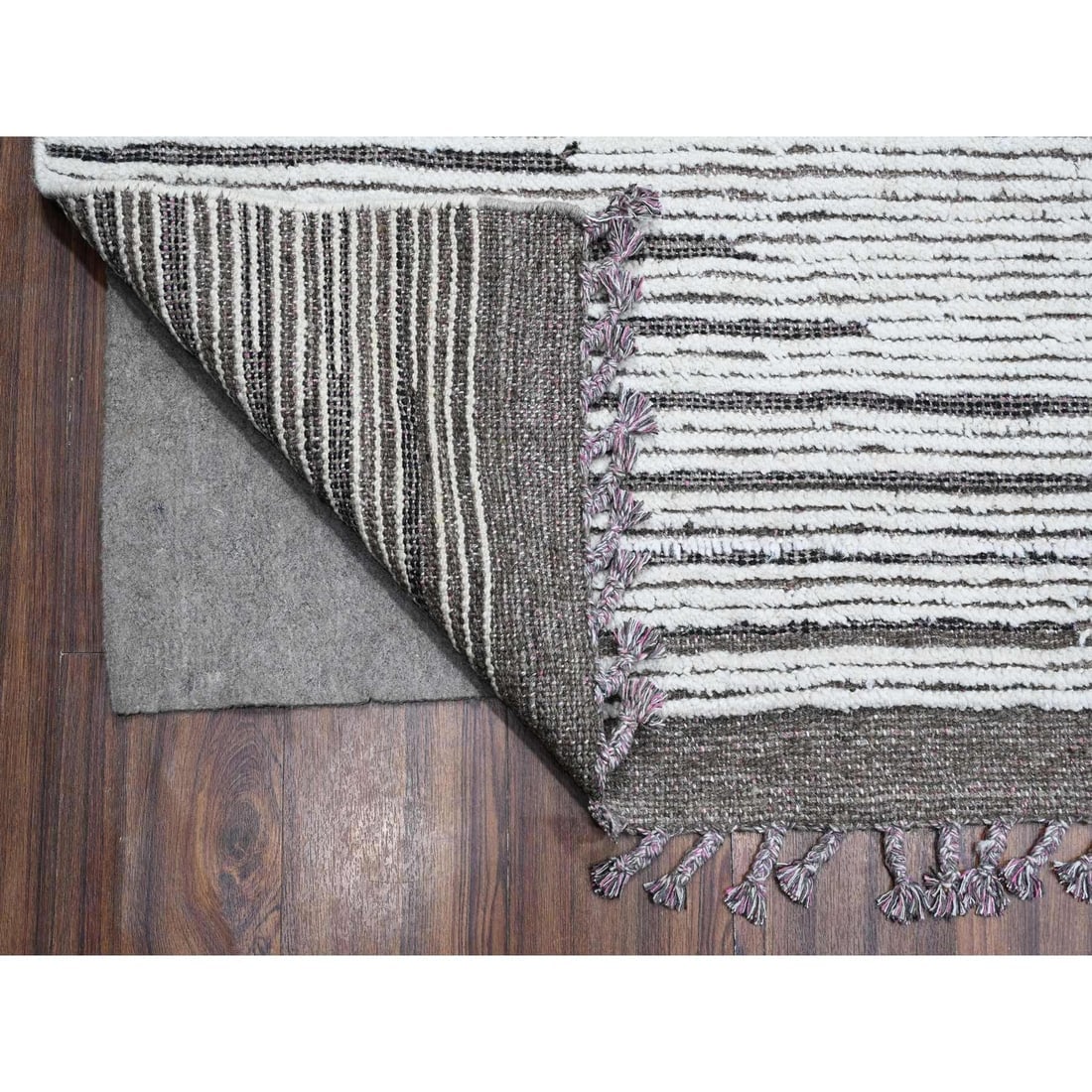 Snow Cap White Moroccan Line Pattern Hand Knotted Wool Oriental Rug - 4