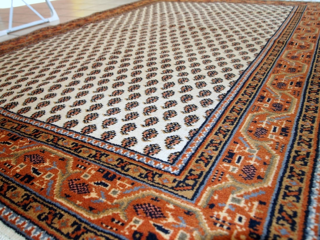 Handmade vintage Indian Seraband style rug 4' x 5.7' (122cm x 175cm) 1980s - 7