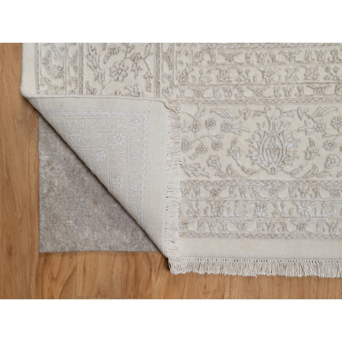 White Wool and Plant Based Silk Hand Knotted 200 KPSI Oriental Rug - 4