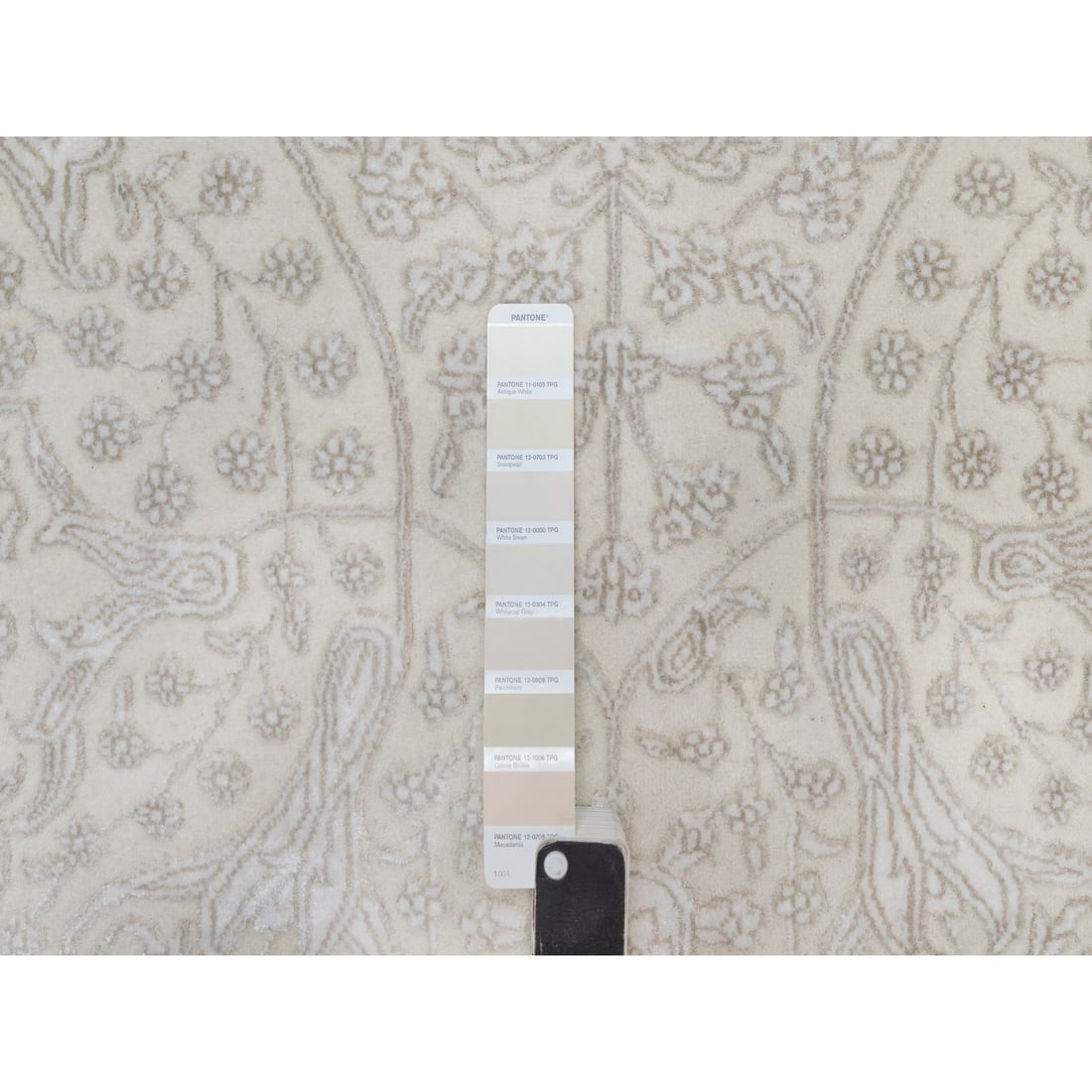 White Wool and Plant Based Silk Hand Knotted 200 KPSI Oriental Rug - 7