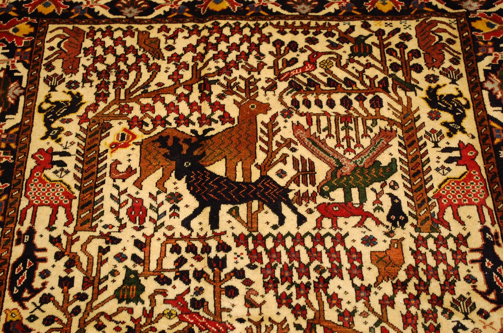 PERSIAN SHIRAZ RUG 3'10" x 5'10" - 2