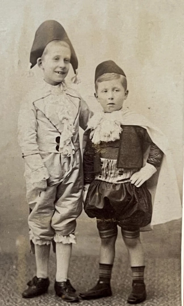 Antique CDV Photo Portrait Boys, Children, Photograph 19th centuty (1 of 8)