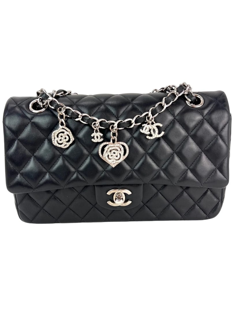 Chanel Quilted Lambskin Valentine Crystal Charms MM Single Flap Black Bag L: Title: Chanel Quilted Lambskin Valentine Crystal Charms MM Single Flap Black Bag L Description: Pre-Owned 100% Authentic Chanel Quilted Lambskin Valentine Crystal Charms Medium Single Flap Black Bag R
