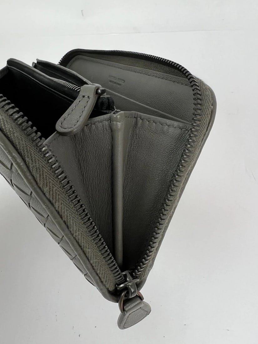 Bottega Veneta Gray Intrecciato Zip Around Leather Wallet Clutch - 4