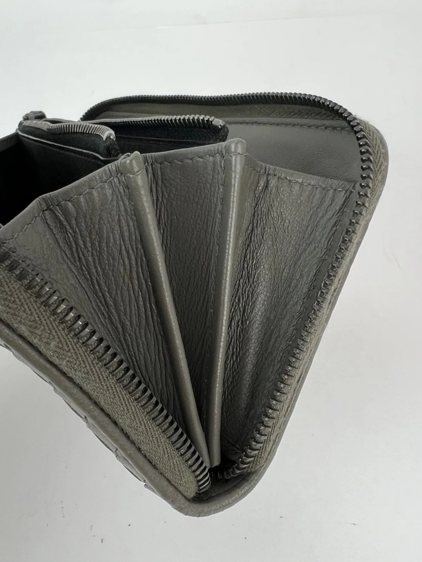 Bottega Veneta Gray Intrecciato Zip Around Leather Wallet Clutch - 5