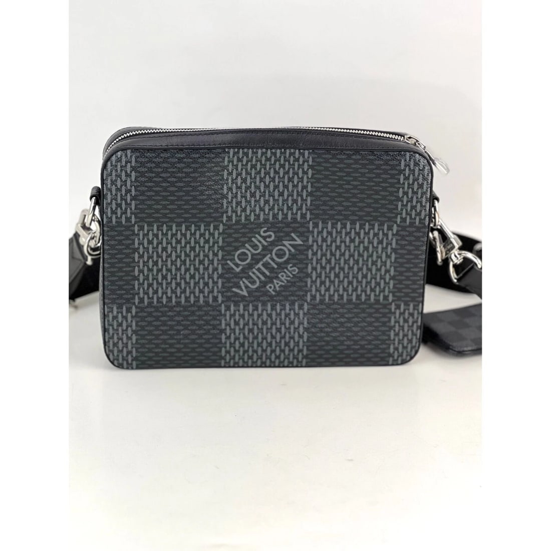 LOUIS VUITTON Trio Messenger Damier Graphite Men's Bag - 2