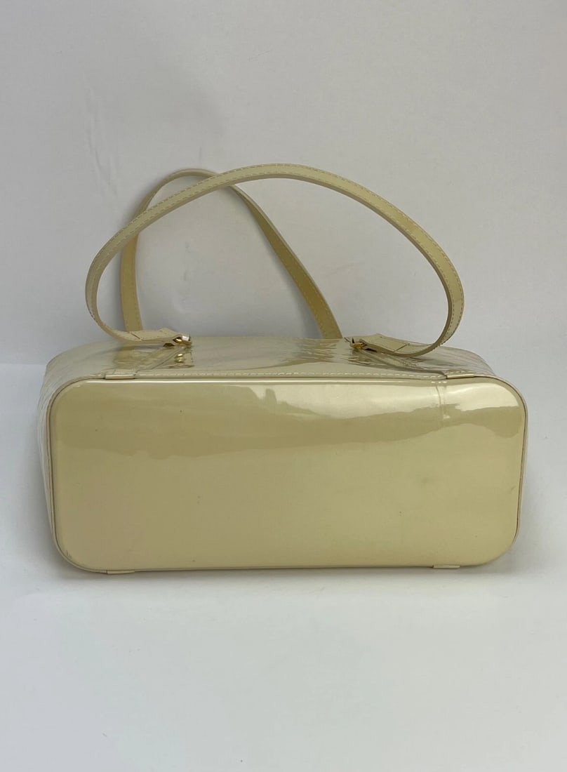 LOUIS VUITTON Monogram White Vernis Avalon MM Tote Hand Shoulder Bag - 11