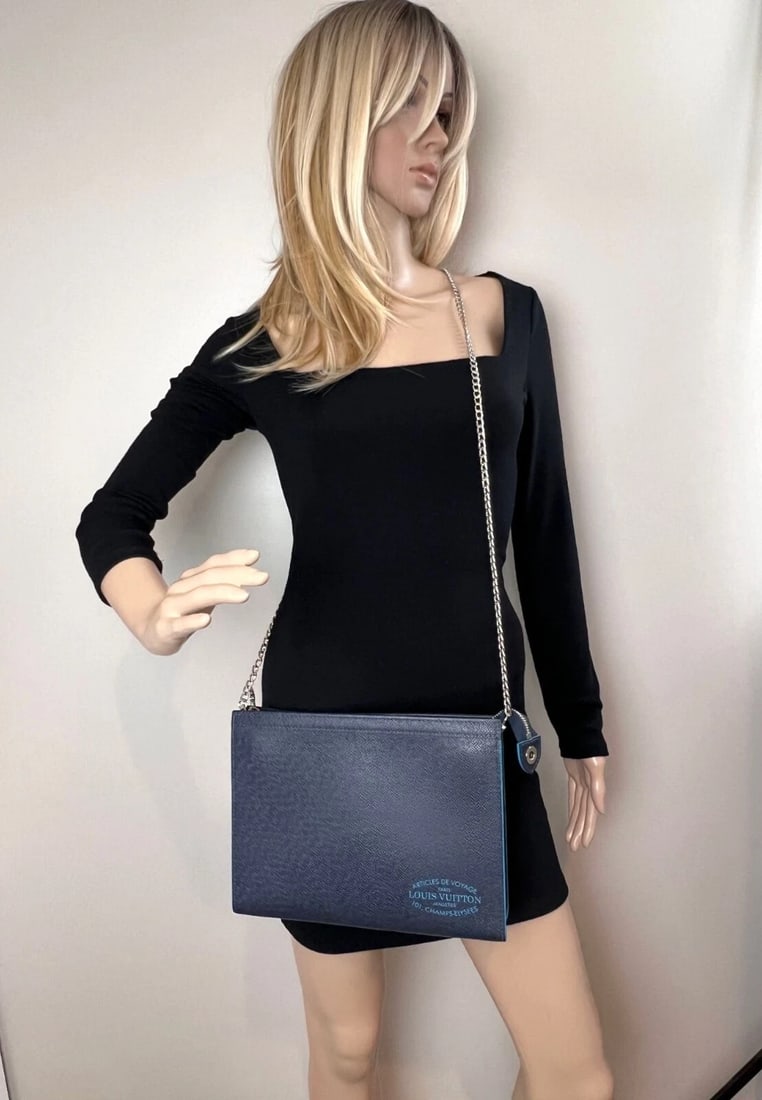 Louis Vuitton Pochette Voyage MM Taiga Dark Blue Leather Bag - 7