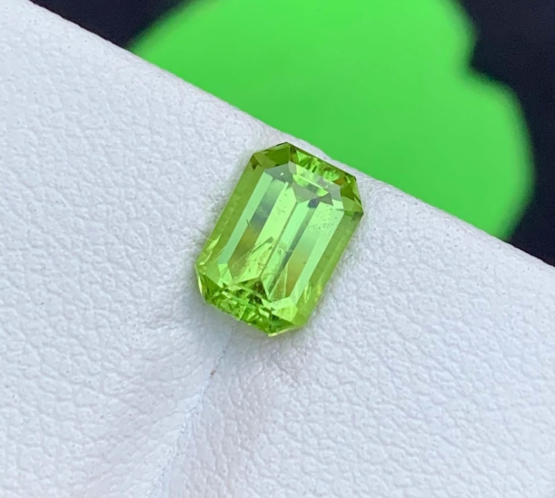 Emerald Cut Peridot Gemstone: Natural August Birthstone (1.47 Carats): Title: Emerald Cut Peridot Gemstone: Natural August Birthstone (1.47 Carats)Description: Materials: Gemstone: Peridot Carat weight: 1.14 Natural Peridot Gemstones,