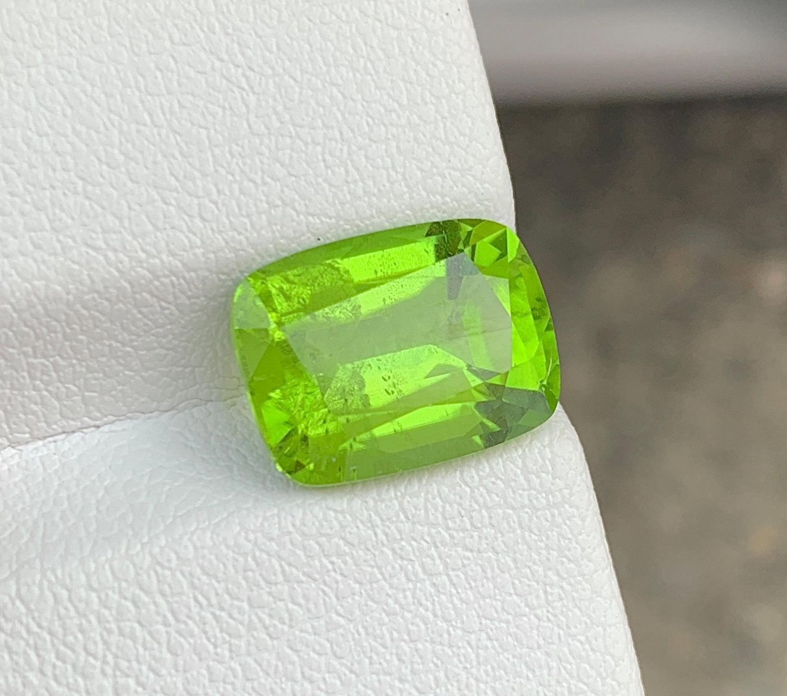 Cushion Cut Peridot Gemstone: Natural August Birthstone, Pakistan (5.90 carats) - 5