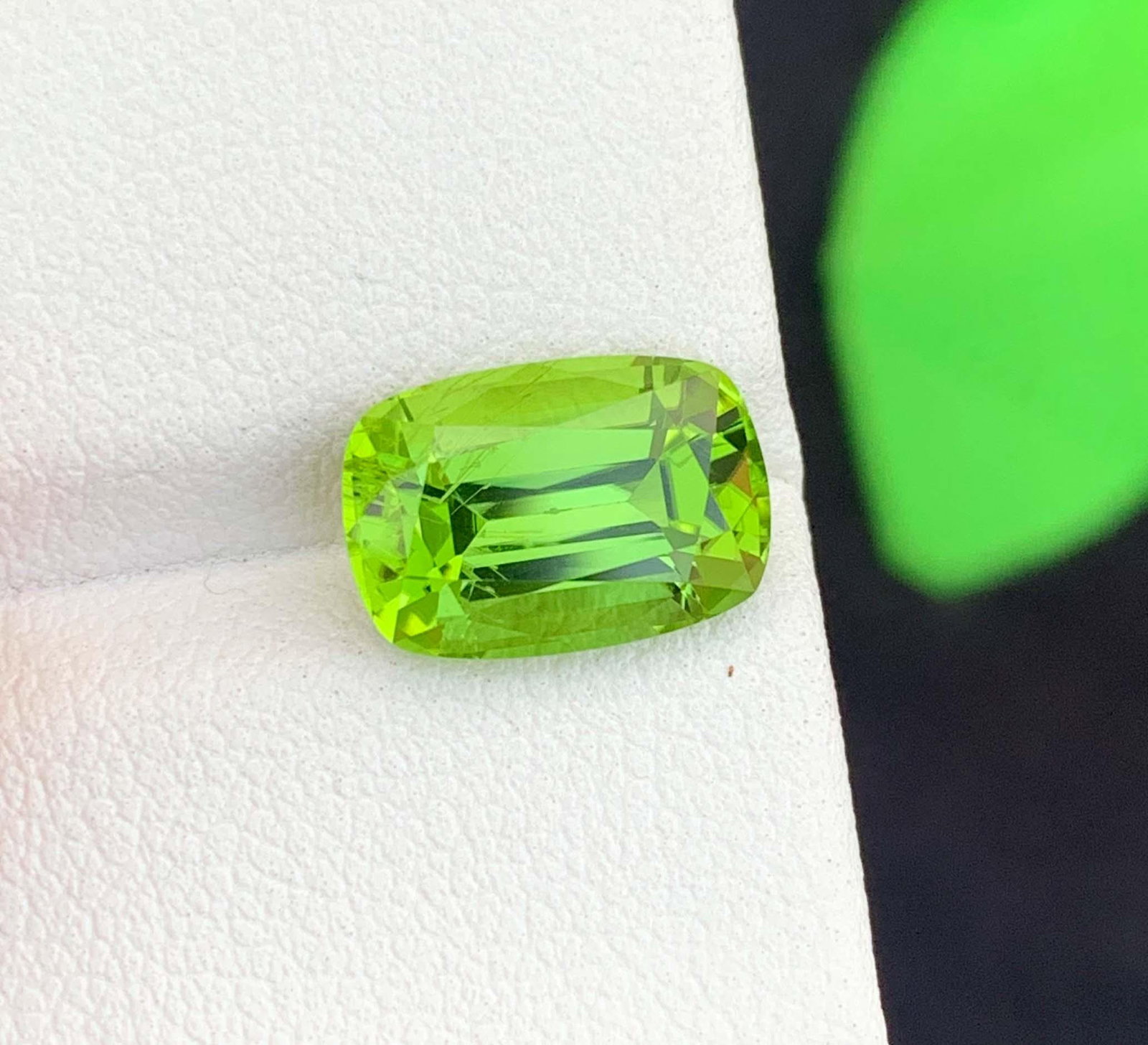 Cushion Cut Peridot Gemstone: Natural August Birthstone, Pakistan Origin (3.94 carats): Title: Cushion Cut Peridot Gemstone: Natural August Birthstone, Pakistan Origin (3.94 carats) Description: Materials: Gemstone: Peridot Carat weight: 3.94 Natur