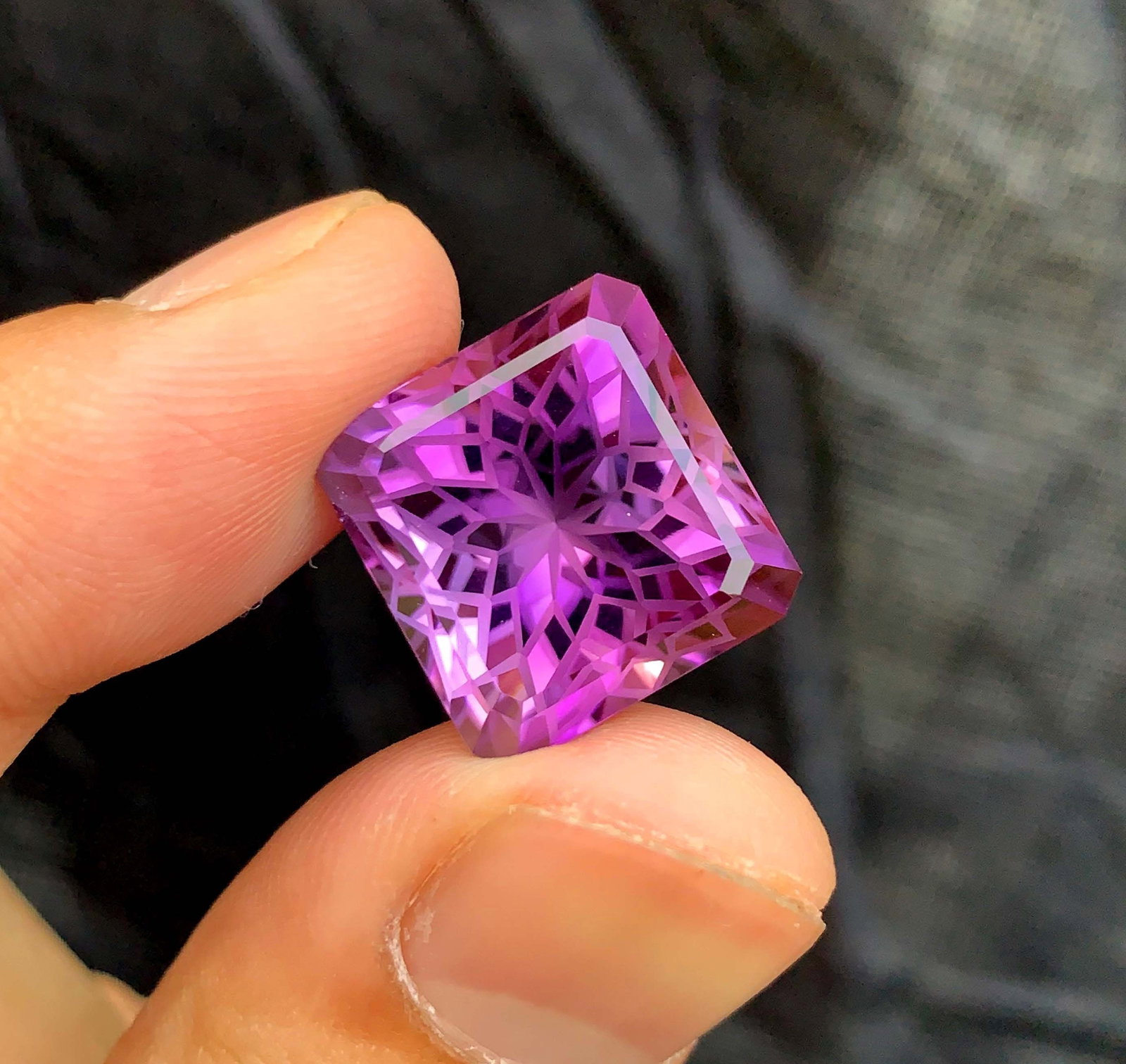 Natural Amethyst Gemstone: Precision Flower Cut, 19.35 Carats: Title: Natural Amethyst Gemstone: Precision Flower Cut, 19.35 CaratsDescription: Highlights Supplies for making crafts Materials: Gemstone: Amethyst Carat weight: 19.35 