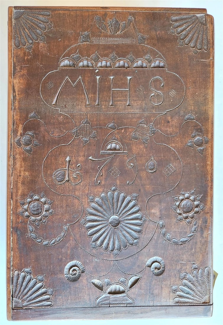 1790 BIBLE BOX HAND CARVED WOOD antique RARE SHAPE: Title: 1790 BIBLE BOX HAND CARVED WOOD antique RARE SHAPE Description: MAGNIFICENT HAND CARVED WOODEN BIBLE BOX Overall size 5 1/4 by 12 by 17 " Massive folio. Size: 10 by 15 1/4 inches Opening for