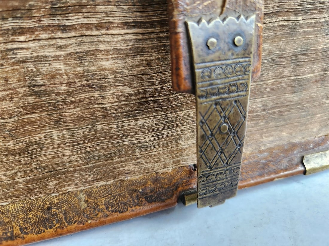 1770 BIBLE in GERMAN antique PIGSKIN FOLIO w/ BRASS FITTINGS illustrated w/ MAPS - 4