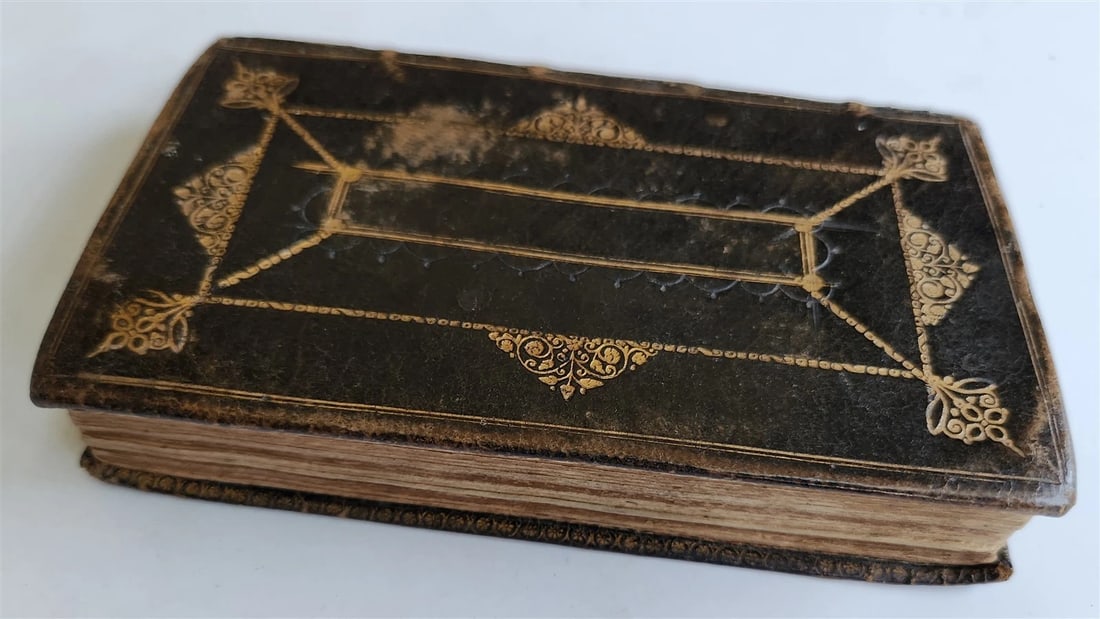 1705 PRACTICE of PIETY by Bayly Lewis antique in ENGLISH original binding - 3