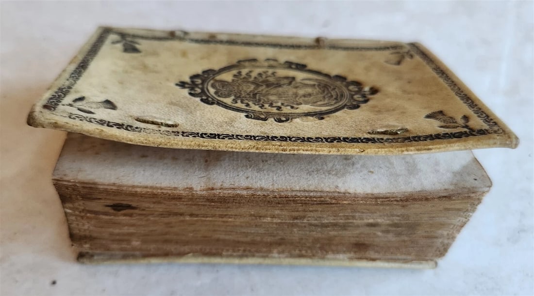 1633 AWESOME VELLUM BINDING antique PRAXIS MEDITANDI MYSTERIA Size 2.5 by 4" - 3