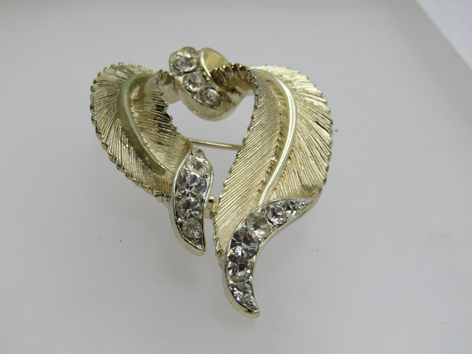Vintage Gold Leaf Swag Brooch with Rhinestones, Signed Lisner, 1960's-1970's - 2