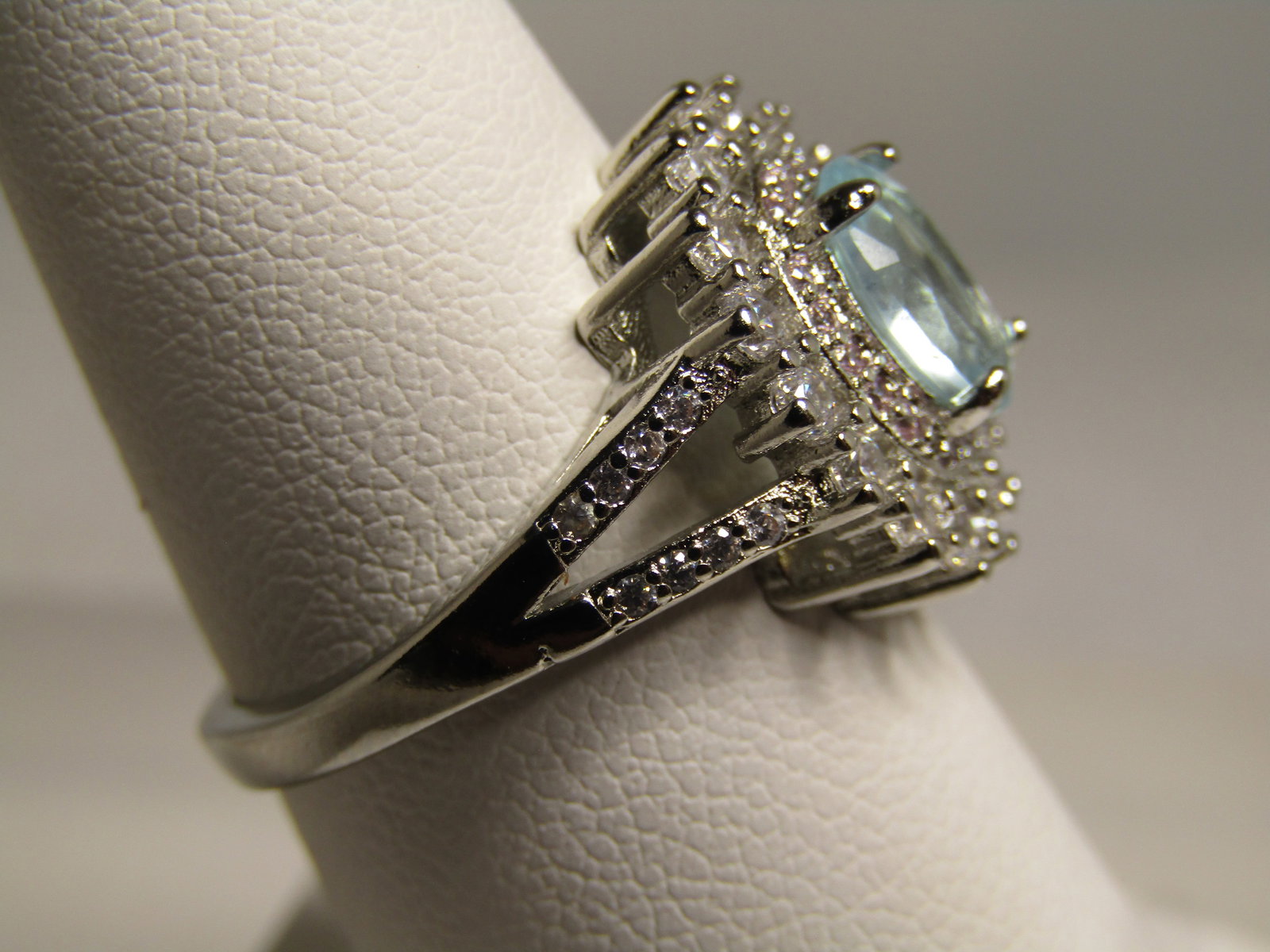 Costume Blue/Clear Glass Ring, Cocktail, Sz. 7. Silver Tone - 2