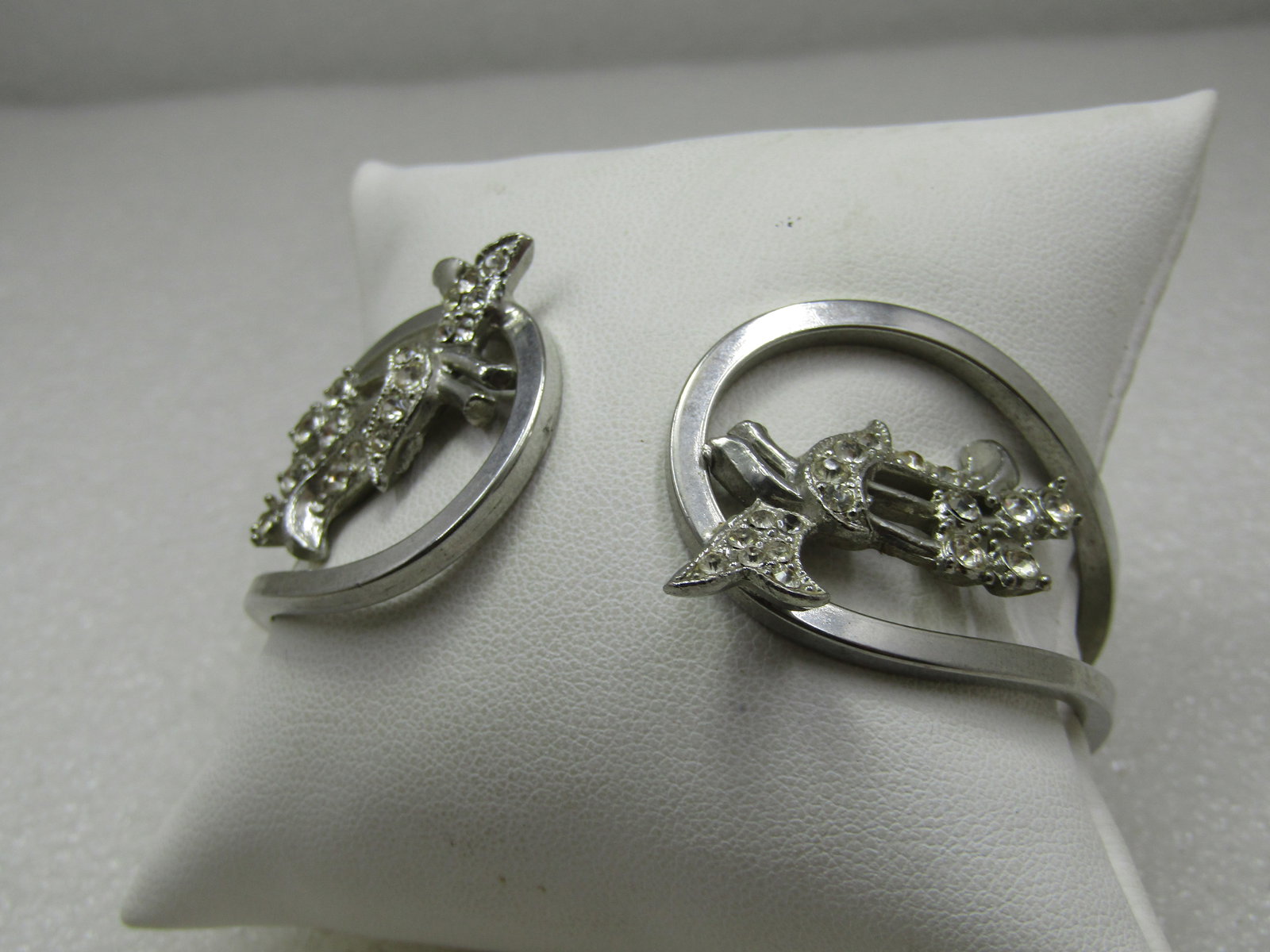 Vintage Rhinestone Hinged Clamper Bracelet, 6.5", Art Deco Accents.: Vintage Rhinestone Hinged Clamper Bracelet, 6.5", 1960's-1970's. Silver Tone. Art Deco accents. Inside measurement is appx. 6.75" and opening is 2.5" side-to-side and 1-7/8" front-to-back. Silver