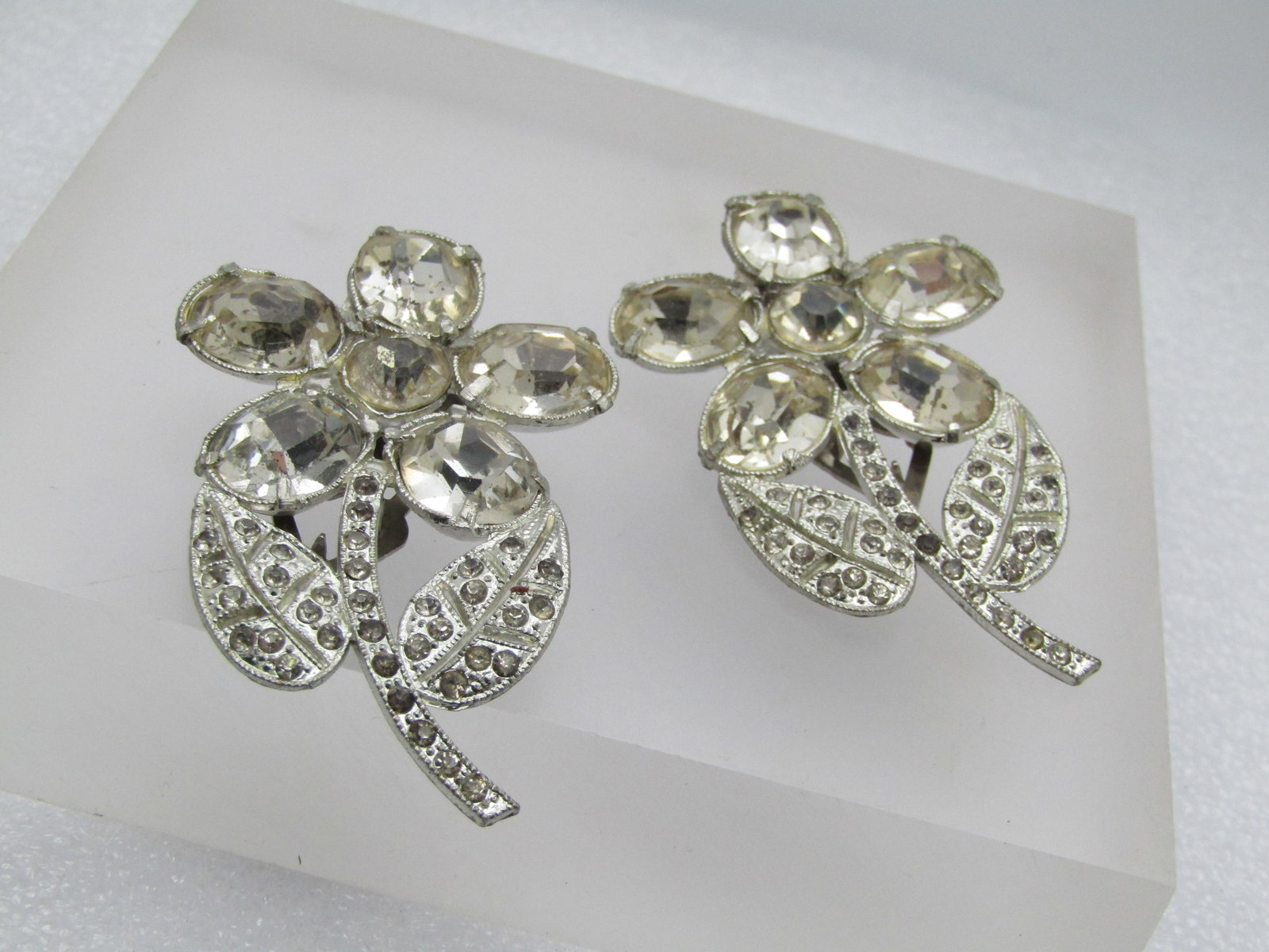 Vintage Pair of Rhinestone Floral Dress Clips, 1940's - 7