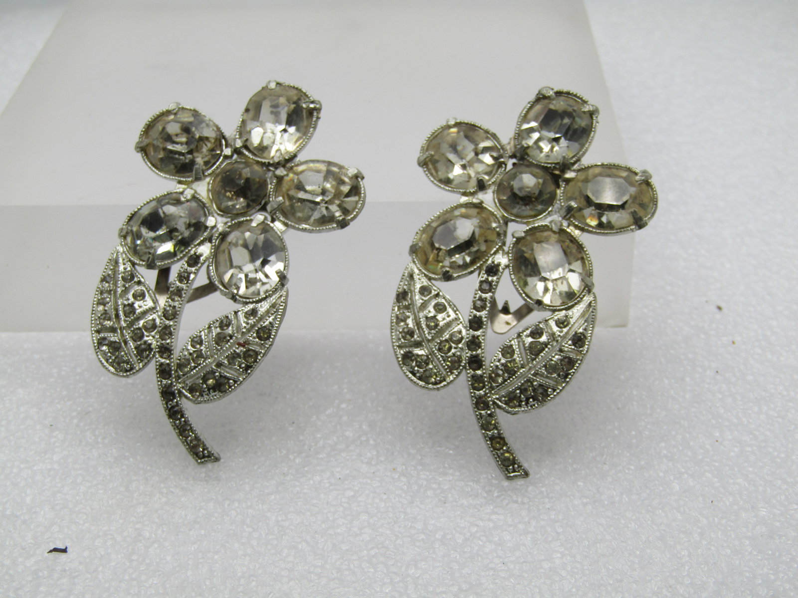 Vintage Pair of Rhinestone Floral Dress Clips, 1940's - 9
