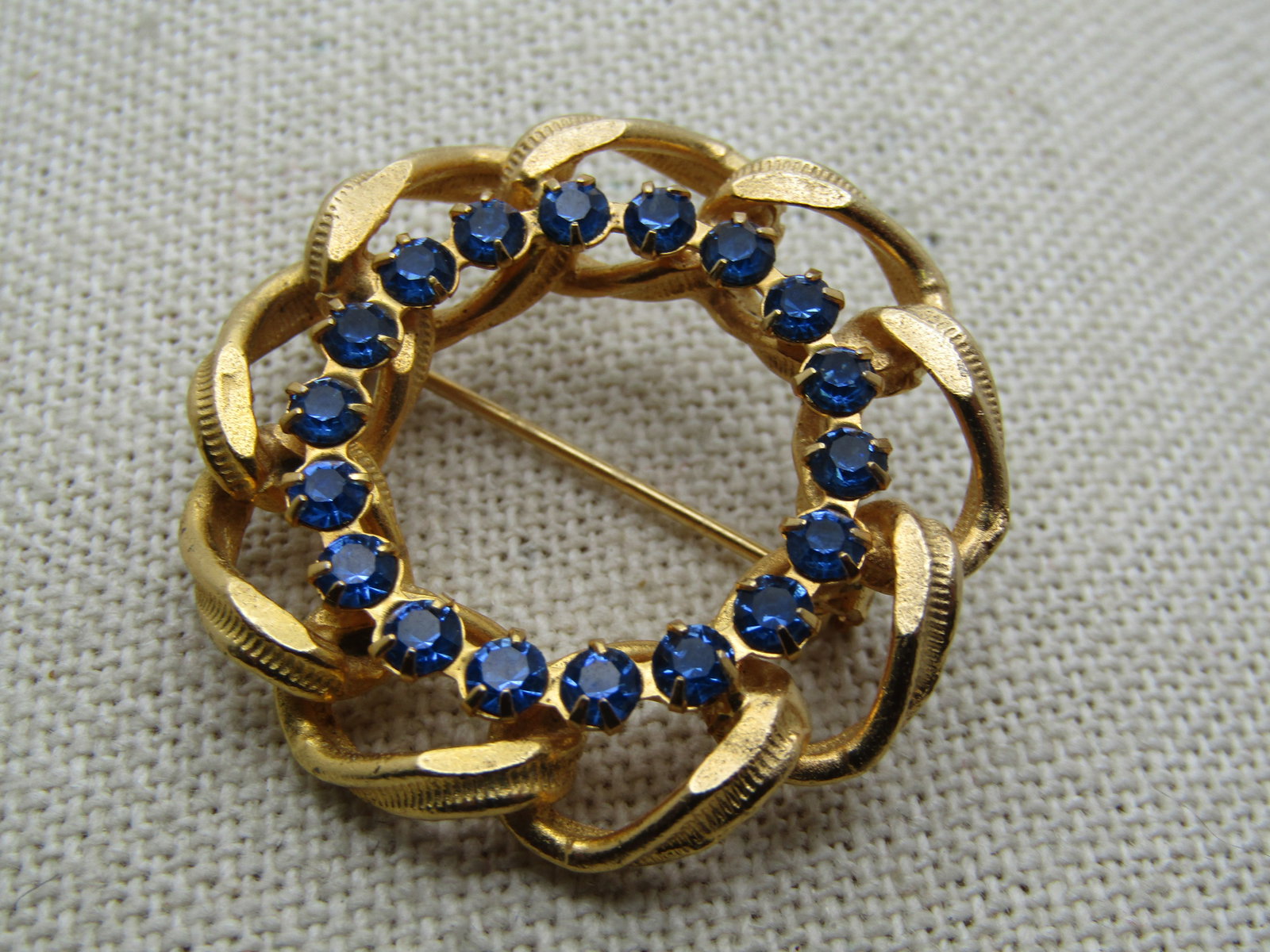 Vintage Blue Rhinestone Circle Brooch, 1960's-1970's. - 6