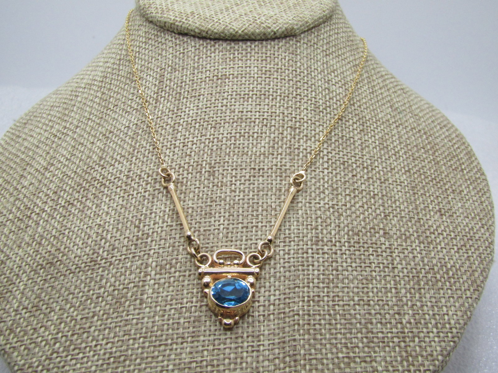 Vintage 14kt Swiss Blue Topaz Necklace, 16", Special Made, 1980's-1990's: Vintage 14kt Swiss Blue Topaz Necklace, 16", Special Made, 1980's-1990's. The necklace has a Swiss blue topaz that is oval cut and set in a high bezel. It is appx. 3.25 ctw. It is sitting on a 1" long