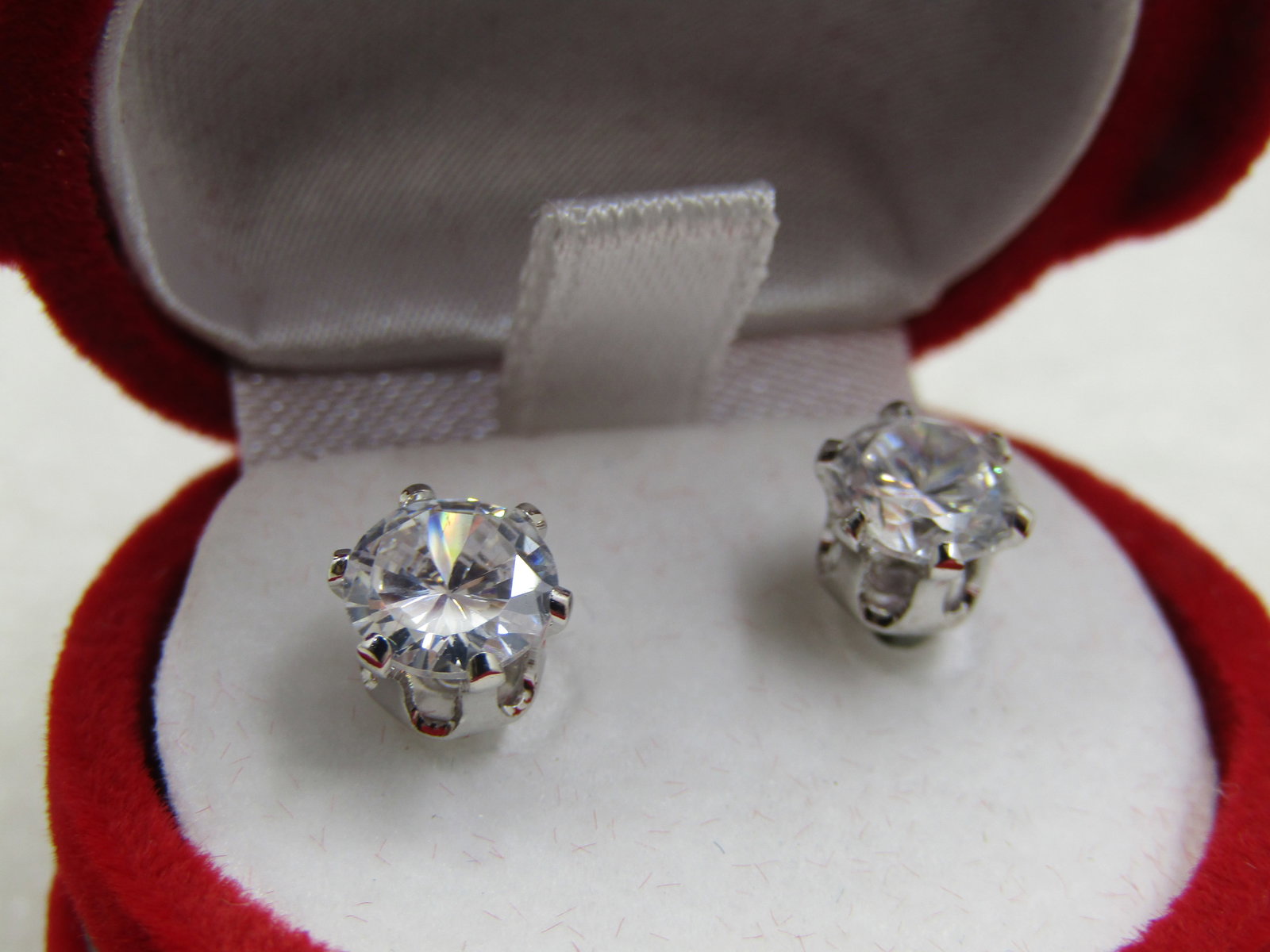Avon Clear CZ Stud Pierced Earrings, 6mm in Santa Hinged Box - 4